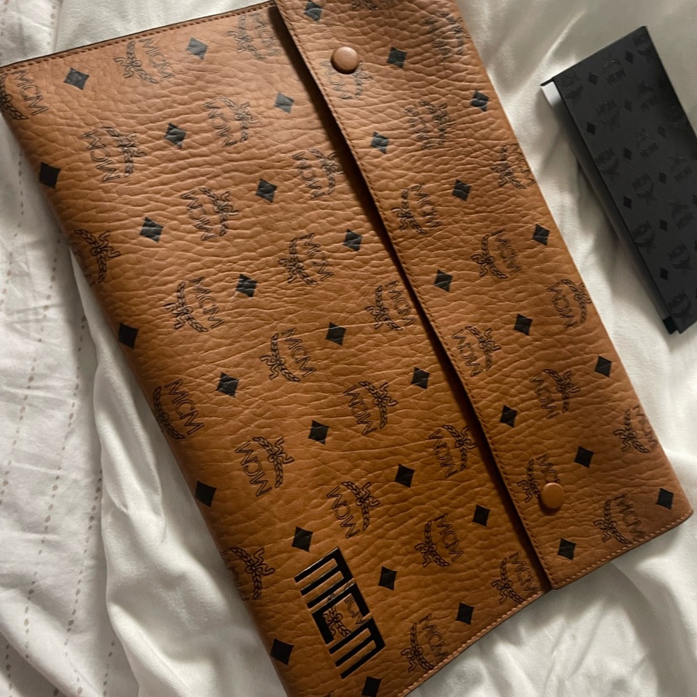 Mcm clutch purse brand new please no unrealistic counter offers great pricing